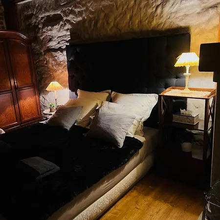 Spacious Private In Old Town Apartment